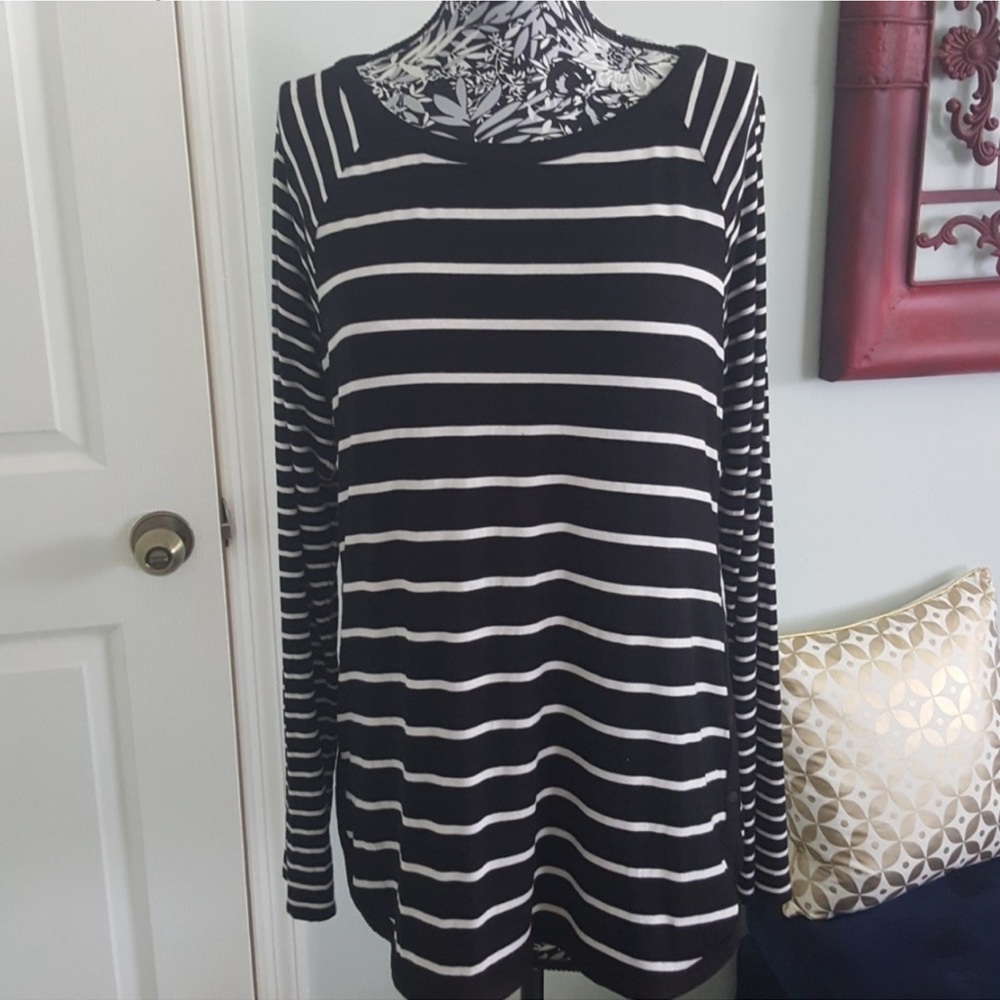 White House Black Market long sleeve top. XL